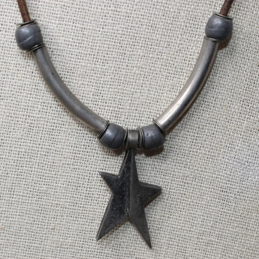 Vintage Star Pendant Leather Cord Necklace 18 Inch Brown Silver Tone Y2K Boho